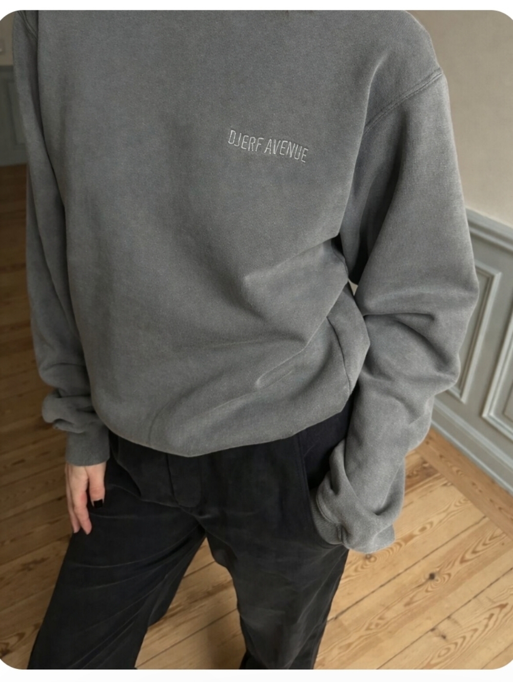 DJERF AVENUE STAPLE SWEATSHIRT WASHED GREY - Picture 2 of 6